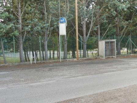 Centro Sportivo Appolloni-non presenza di Strisce di delimitazione della fermata dei veicoli in servizio di trasporto pubblico collettivo di linea..